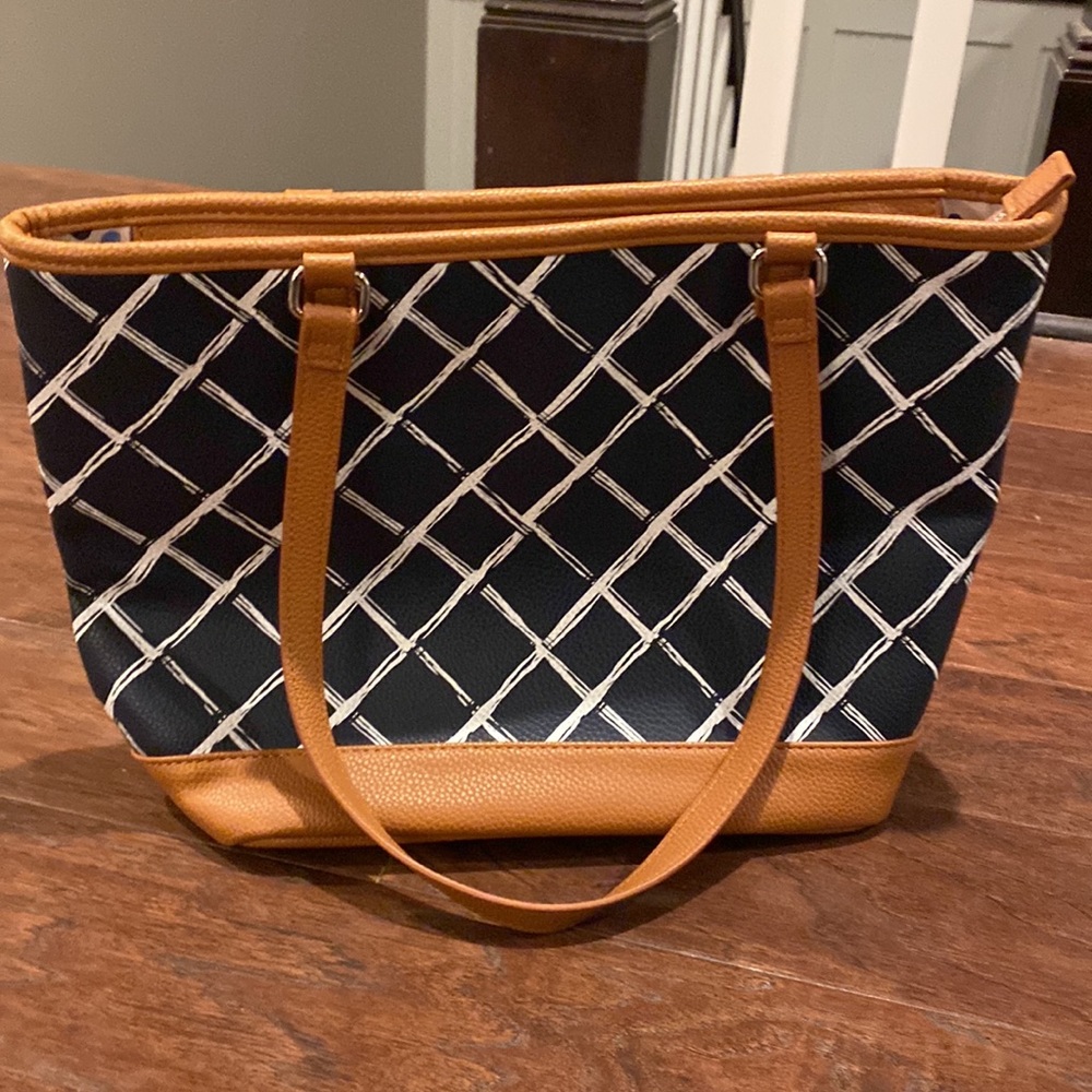 31 Thirty One Purse - Picture 2 of 5